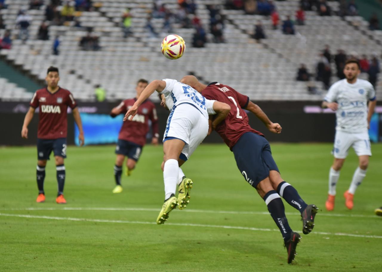 La T jugó su segundo partido de local en la Superliga. Foto: Lucio Casalla / ElDoce.tv.