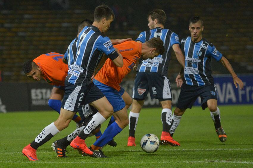 "La T" puso en juego el invicto y la punta del torneo en el Kempes. Foto: Lucio Casalla / ElDoce.tv.