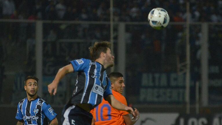 "La T" puso en juego el invicto y la punta del torneo en el Kempes. Foto: Lucio Casalla / ElDoce.tv.