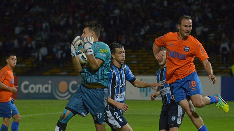 "La T" puso en juego el invicto y la punta del torneo en el Kempes. Foto: Lucio Casalla / ElDoce.tv.