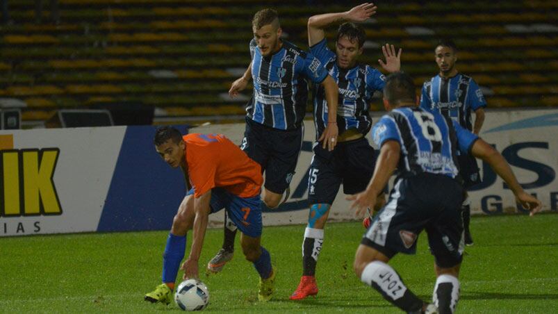 "La T" puso en juego el invicto y la punta del torneo en el Kempes. Foto: Lucio Casalla / ElDoce.tv.