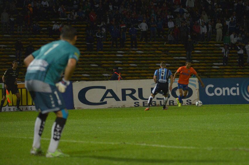 "La T" puso en juego el invicto y la punta del torneo en el Kempes. Foto: Lucio Casalla / ElDoce.tv.