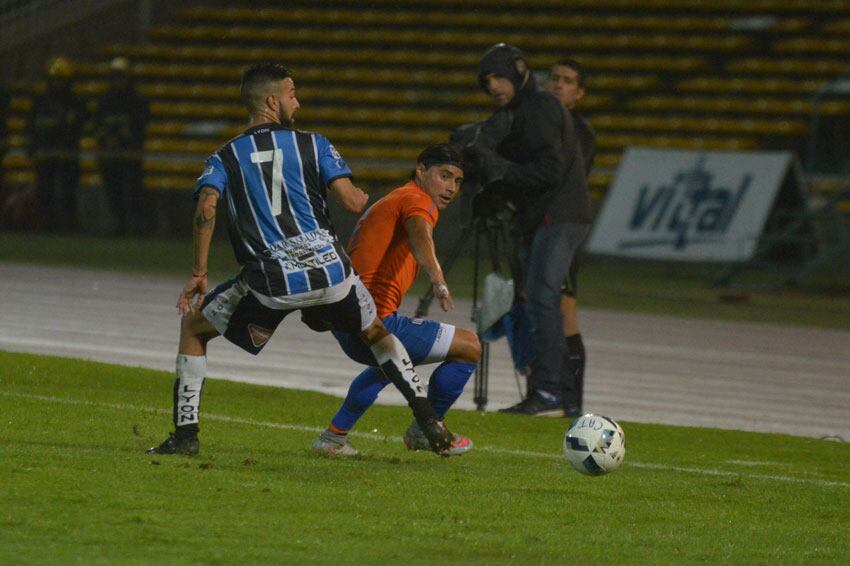 "La T" puso en juego el invicto y la punta del torneo en el Kempes. Foto: Lucio Casalla / ElDoce.tv.