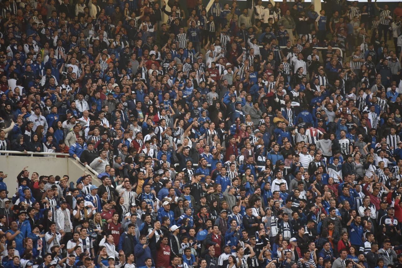 La T se despidió de sus hinchas en el Kempes. Foto: Lucio Casalla / ElDoce.tv.