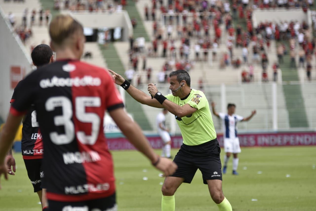 La T se recuperó ante los rosarinos. Foto: Lucio Casalla / ElDoce.tv.