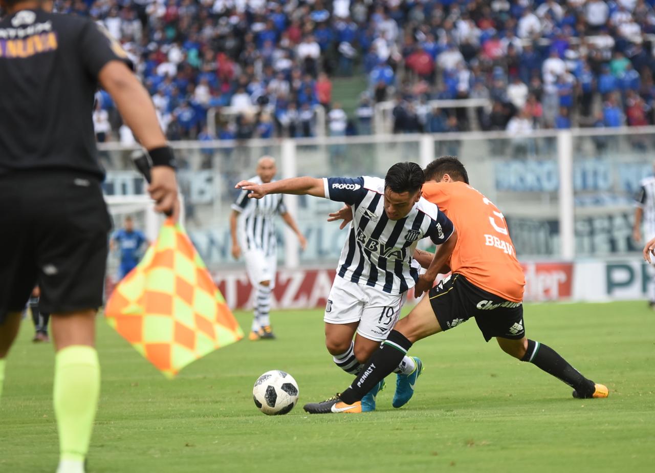 La T volvió a ganar con el aliento de su gente. Foto: Lucio Casalla / ElDoce.tv.