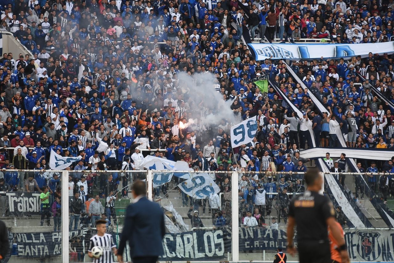 La T volvió a ganar con el aliento de su gente. Foto: Lucio Casalla / ElDoce.tv.