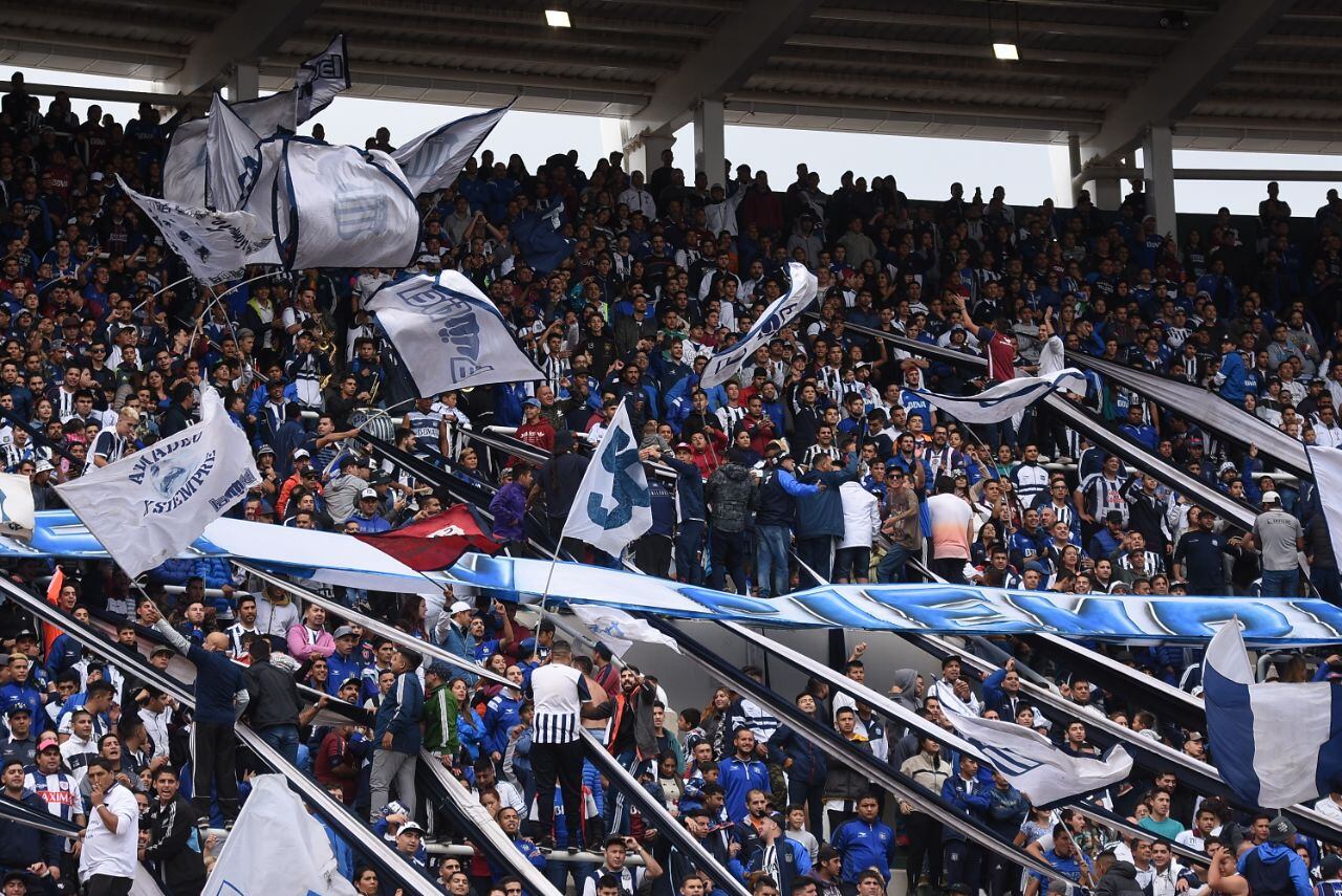 La T volvió a ganar con el aliento de su gente. Foto: Lucio Casalla / ElDoce.tv.