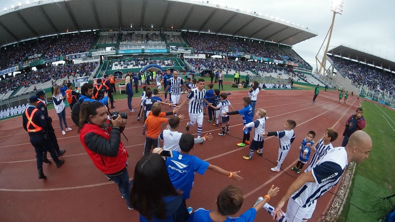 La T volvió a jugar con el aliento de su gente. Foto: Lucio Casalla / ElDoce.tv.