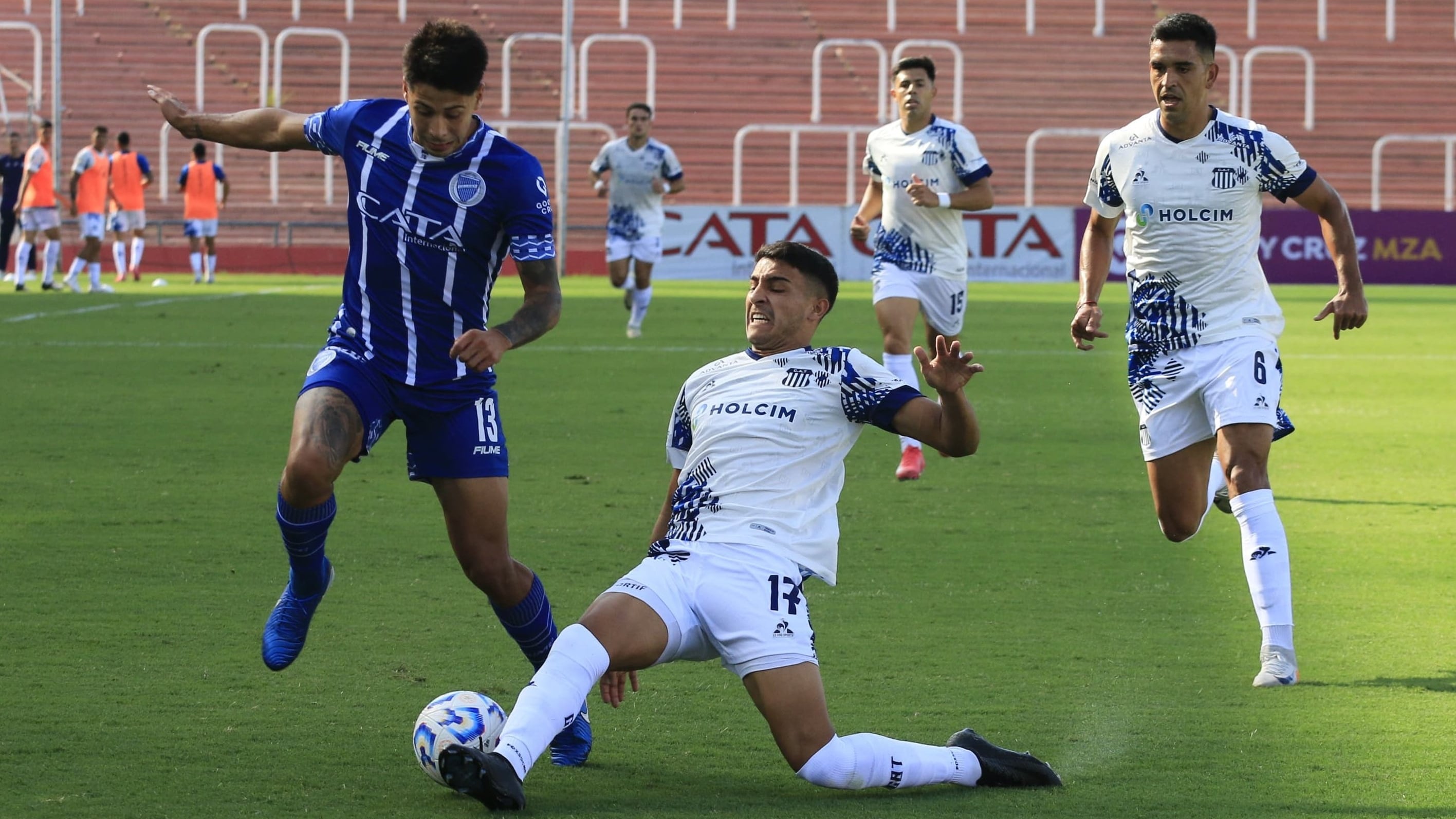 La T y el Tomba no se sacaron diferencias en el estadio Malvinas Argentinas.