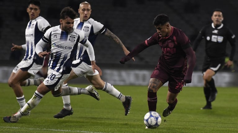 La T y otra dura caída ante su gente en el Kempes.