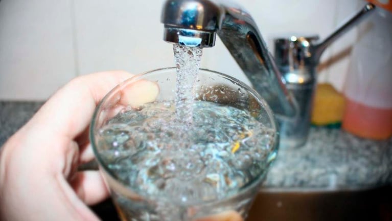 La tarifa de agua aumentó por tercera vez en el año.