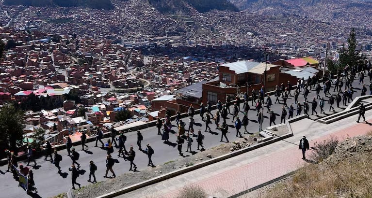 La tensión crece en Bolivia por las marchas y bloqueos contra Rodrigo Paz