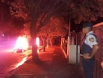 La tensión frente a la casa del acusado creció este miércoles por la noche.