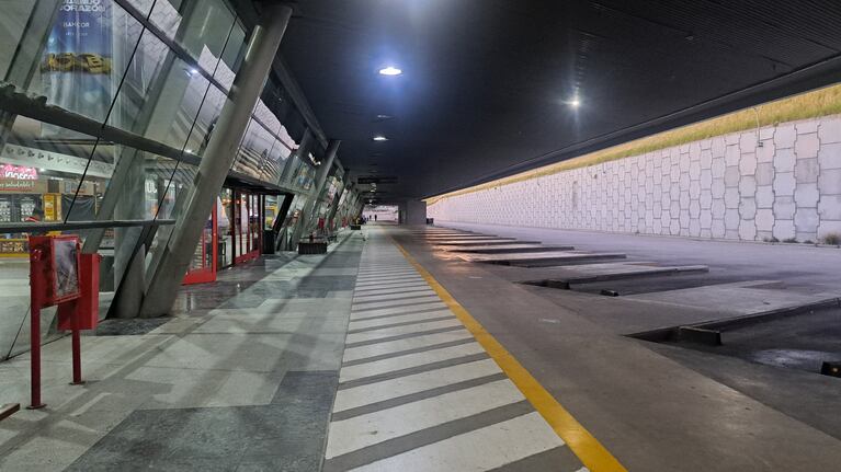 La terminal de Córdoba vacía por el paro de colectivos interurbanos.