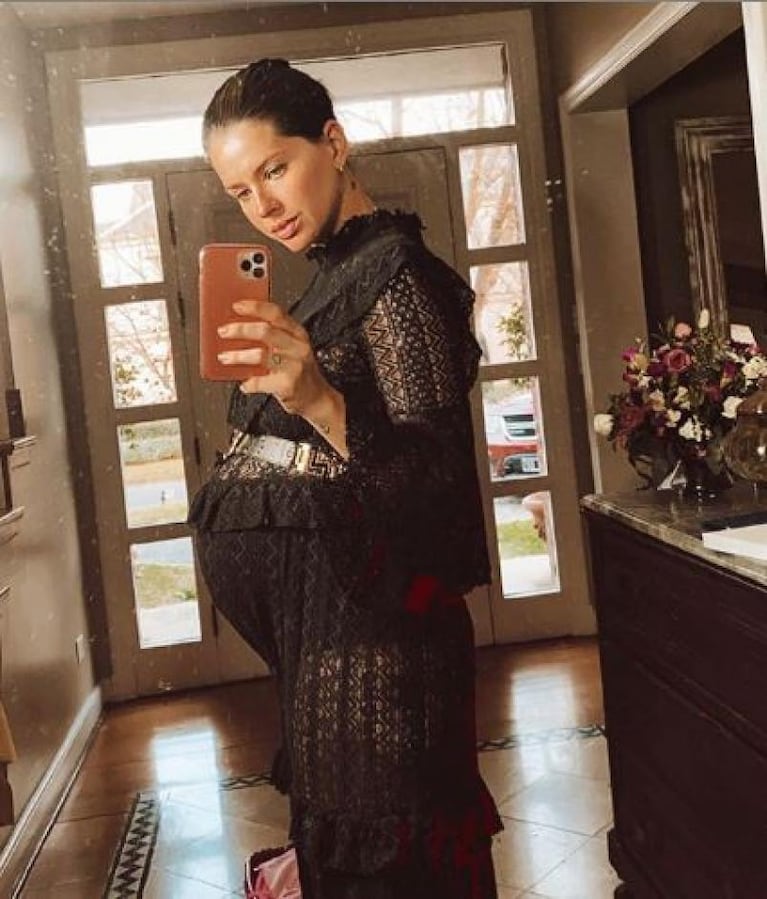 La tierna foto de Benjamín Vicuña y la China Suárez a pocos meses del nacimiento de su bebé