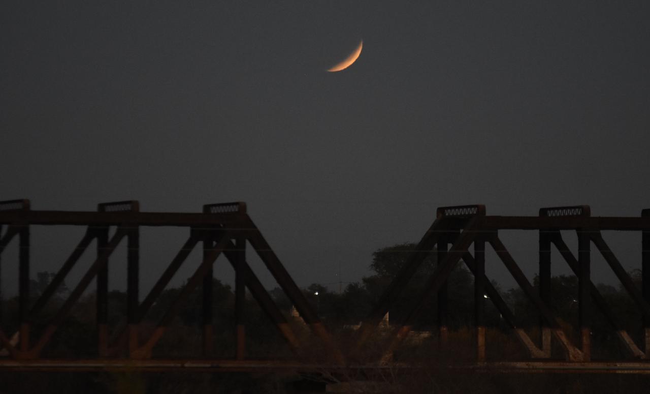 La Tierra tapó la luz del sol que llegaba a la luna. Foto: Lucio Casalla / El Doce