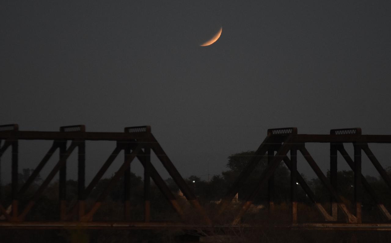 La Tierra tapó la luz del sol que llegaba a la luna. Foto: Lucio Casalla / El Doce