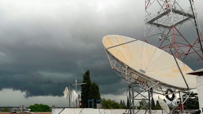 La tormenta copó el cielo de Córdoba el viernes y continuará amenazando.