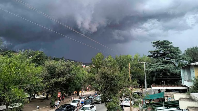 La tormenta de este viernes en Carlos Paz.