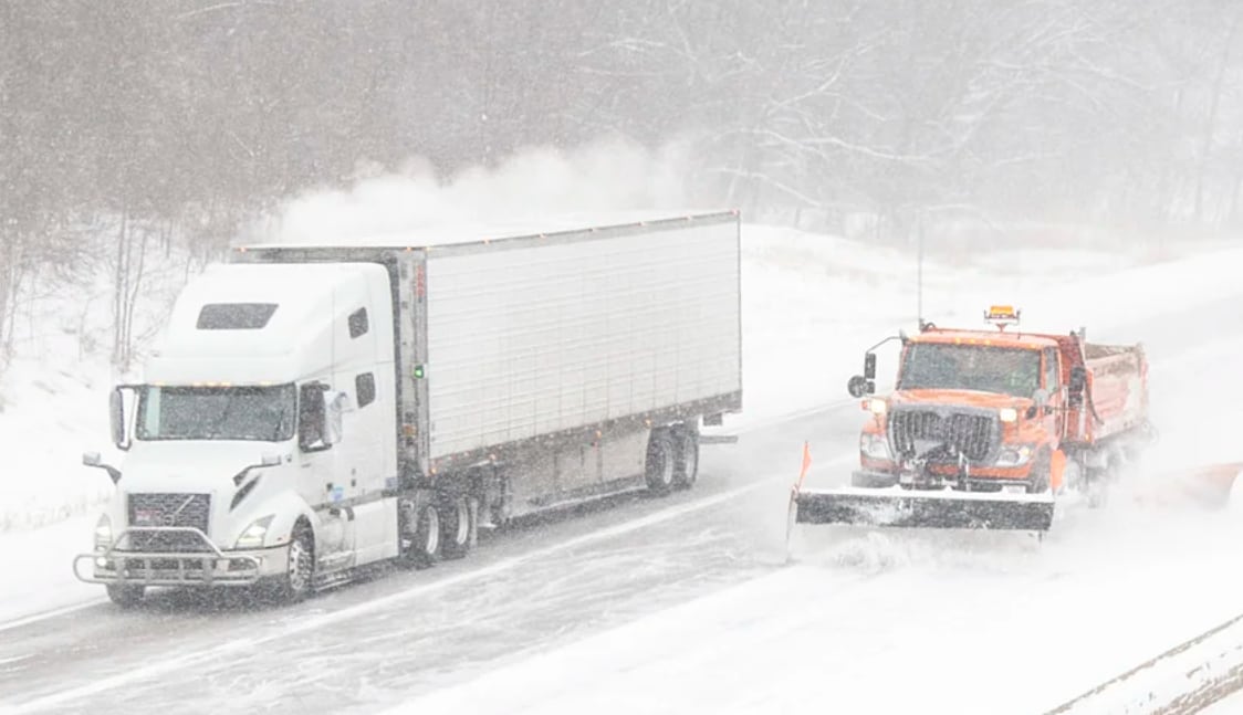 La tormenta de nieve sigue su paso devastador por Estados Unidos. Fotos: AFP y AP