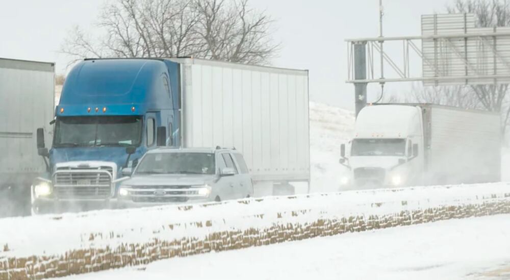 La tormenta de nieve sigue su paso devastador por Estados Unidos. Fotos: AFP y AP