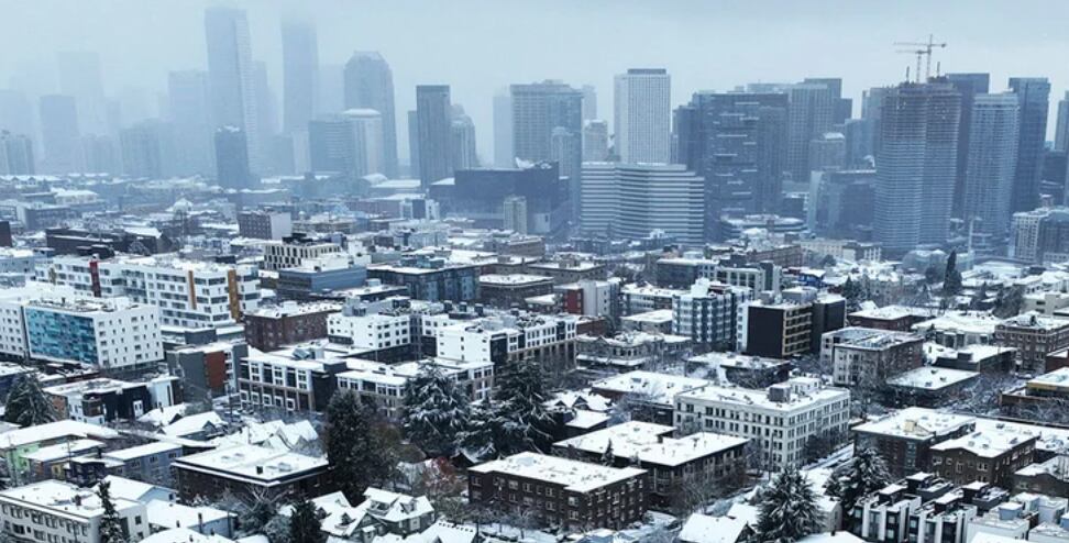 La tormenta de nieve sigue su paso devastador por Estados Unidos. Fotos: AFP y AP