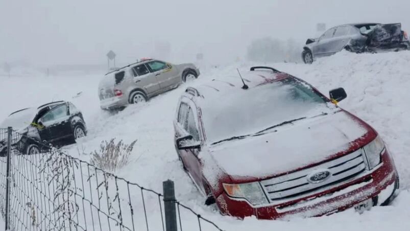 La tormenta de nieve sigue su paso devastador por Estados Unidos. Fotos: AFP y AP