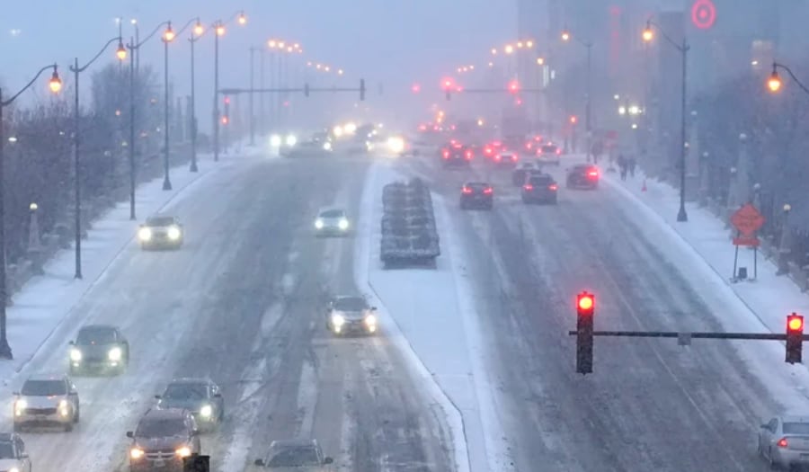 La tormenta de nieve sigue su paso devastador por Estados Unidos. Fotos: AFP y AP