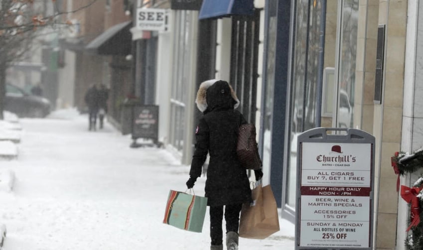 La tormenta de nieve sigue su paso devastador por Estados Unidos. Fotos: AFP y AP