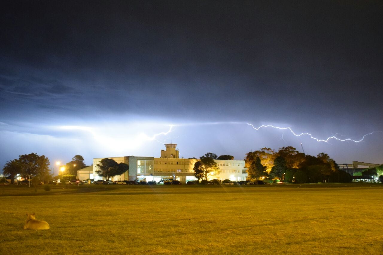 La tormenta generó un clima todavía más sombrío en la base de la Armada.