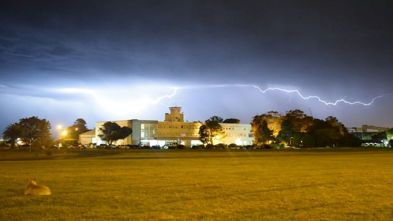 La tormenta generó un clima todavía más sombrío en la base de la Armada.
