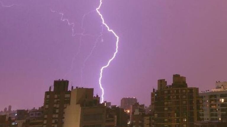 La tormenta llegó a capital durante la noche.