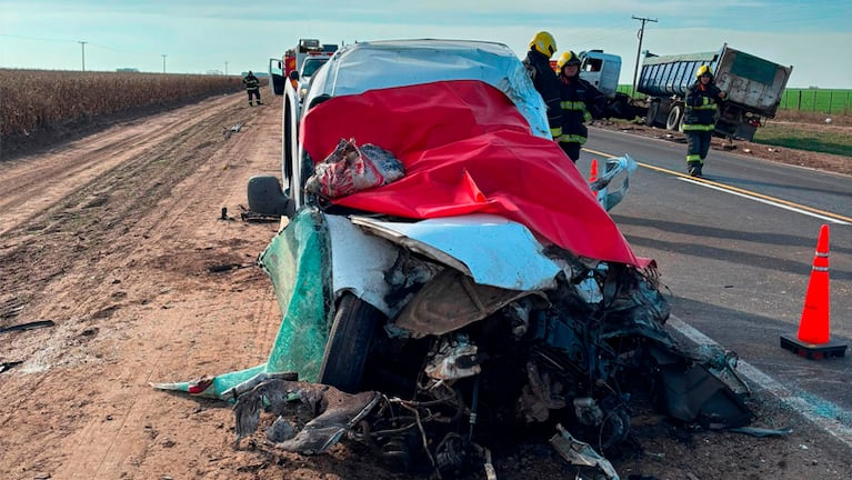 La tragedia del viernes 17 de julio en ruta 4. Foto: Bomberos Voluntarios de La Carlota.