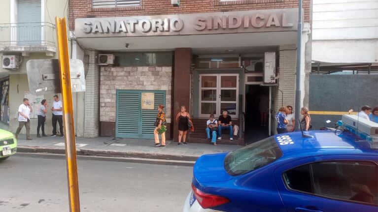 La tragedia ocurrió en el sanatorio ubicado a una cuadra de la plaza Colón.