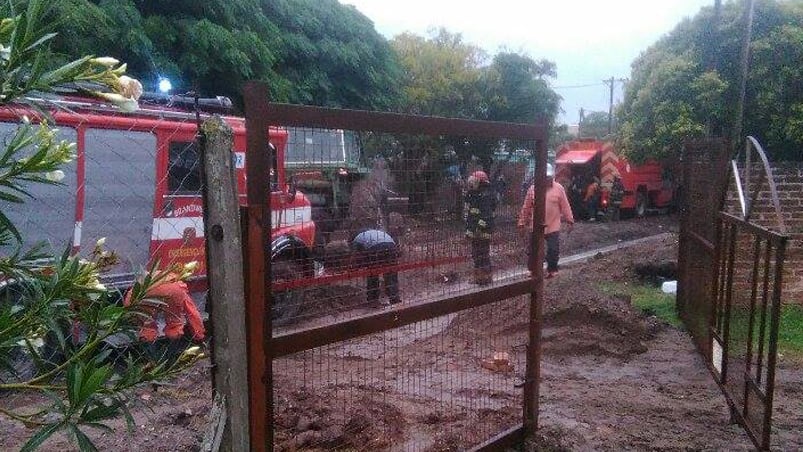 La tragedia ocurrió en una calle intransitable por la lluvia. Foto: Noelia Bracamonte. El Doce y Vos.