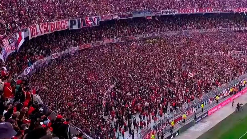 La tragedia se produjo en pleno partido de River en el Monumental.