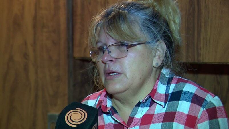 La tristeza de una vecina ante otra factura impagable de EPEC. / Foto: ElDoce.tv