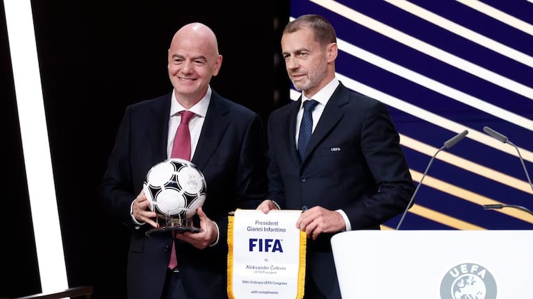 La UEFA lanzó un boicot tras la decisión de la FIFA.