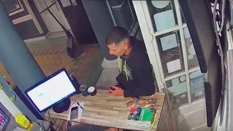 La última imagen de Bryan Mathías Espínola Olivieri en un hostel del centro de Córdoba.