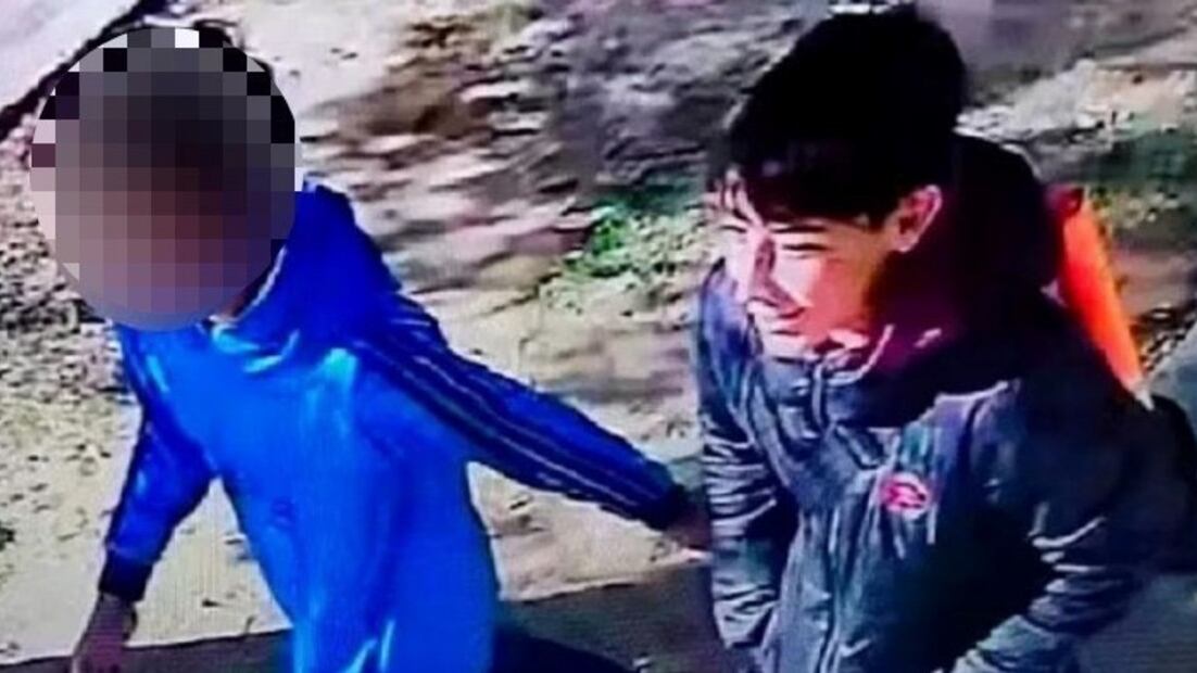 La última imagen de Joaquín con vida, al lado de su asesino.