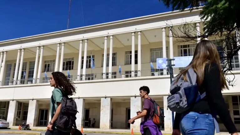 La UNC abre las inscripciones para las becas de ayuda económica y alojamiento 2026