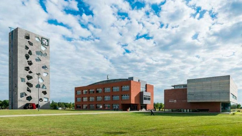 La universidad publicó un comunicado lamentando el hecho.