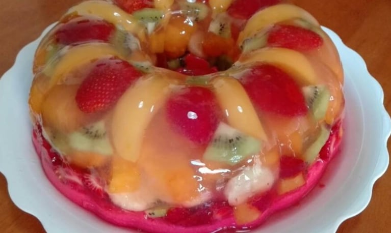 La usuaria compartió las fotos de la torta de gelatina en sus redes.