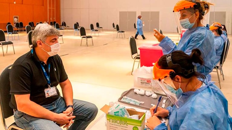 La vacunación continúa en el Centro de Convenciones.