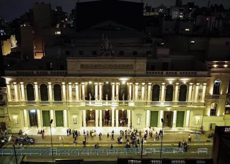 La Velada Patria se llevó a cabo en el Teatro del Libertador.