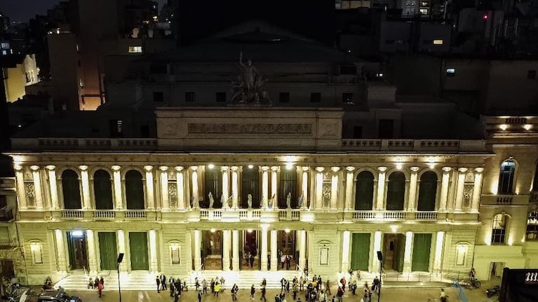 La Velada Patria se llevó a cabo en el Teatro del Libertador.