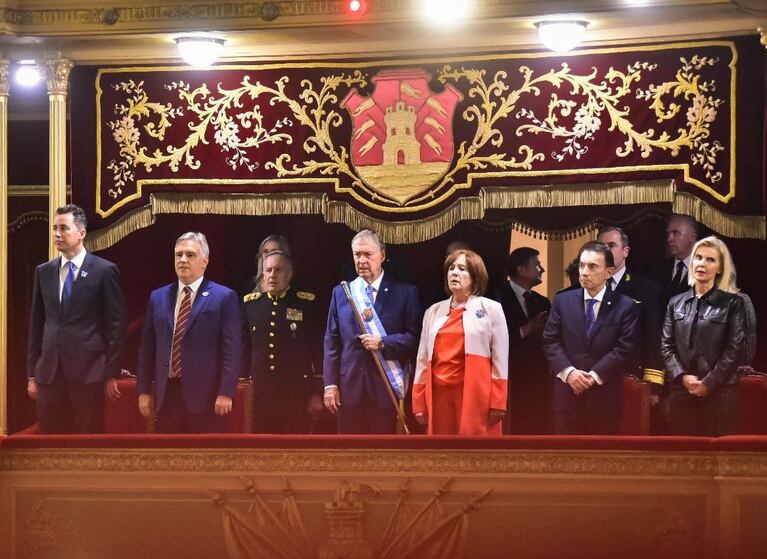 La Velada Patria se llevó a cabo en el Teatro del Libertador.