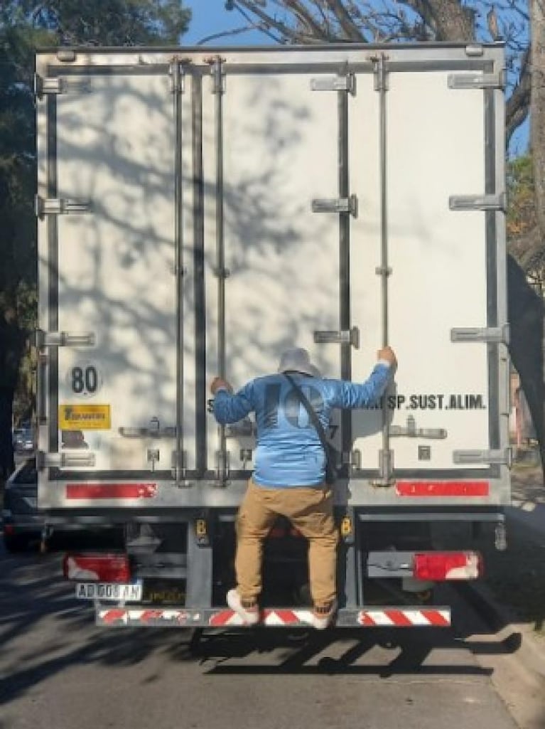 La verdadera historia del hincha de Belgrano colgado a un camión que causó polémica