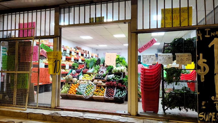 La verdulería de las ofertas en la ciudad. Foto: Julieta Pelayo/ElDoce.